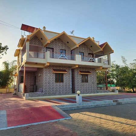 Farmhouse Close To Nature - Kesari Farm Gandhinagar Esterno foto