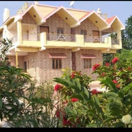 Farmhouse Close To Nature - Kesari Farm Gandhinagar Esterno foto