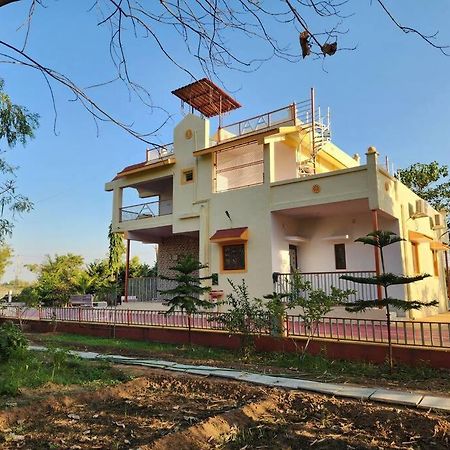 Farmhouse Close To Nature - Kesari Farm Gandhinagar Esterno foto