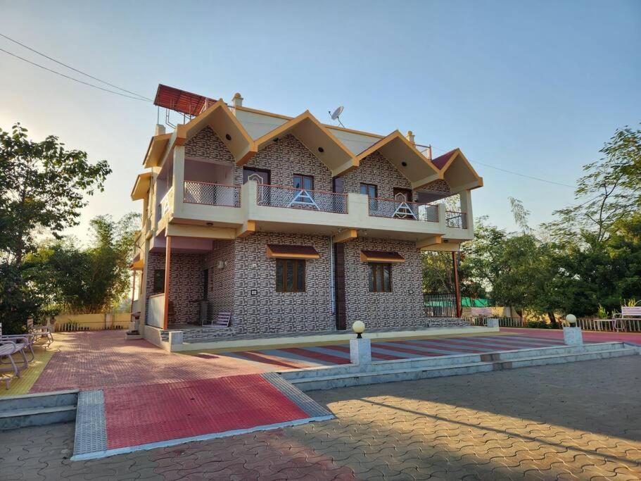 Farmhouse Close To Nature - Kesari Farm Gandhinagar Esterno foto