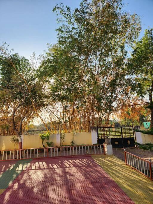 Farmhouse Close To Nature - Kesari Farm Gandhinagar Esterno foto