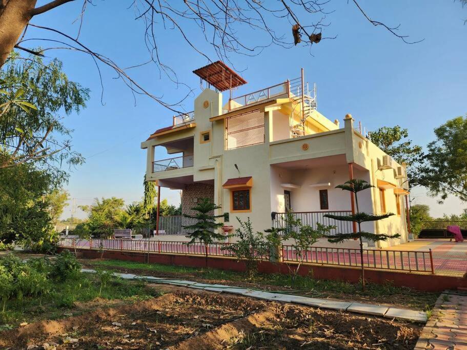 Farmhouse Close To Nature - Kesari Farm Gandhinagar Esterno foto